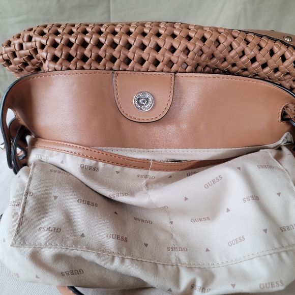 Guess purse - Picture 8 of 10
